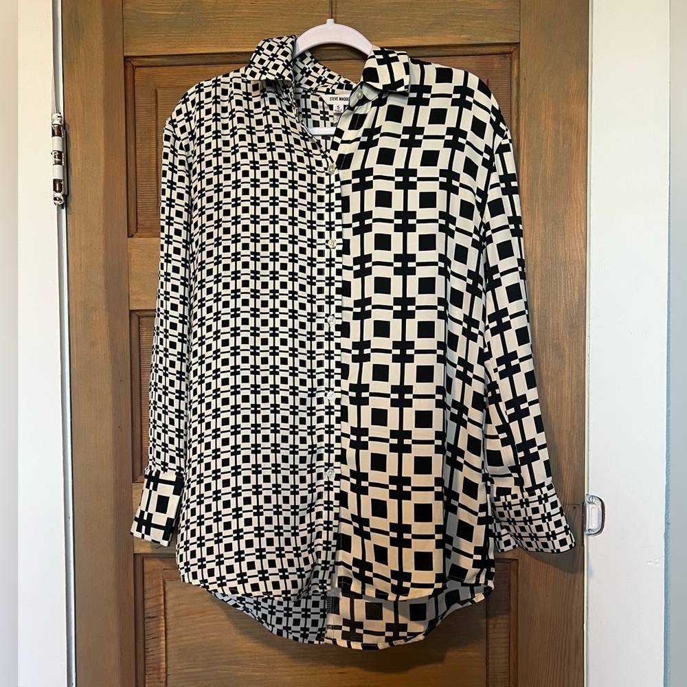 Steve Madden Black and White Geometric Top